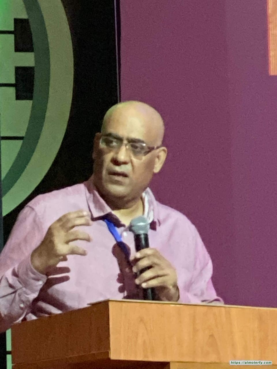 الإبرة والقاع